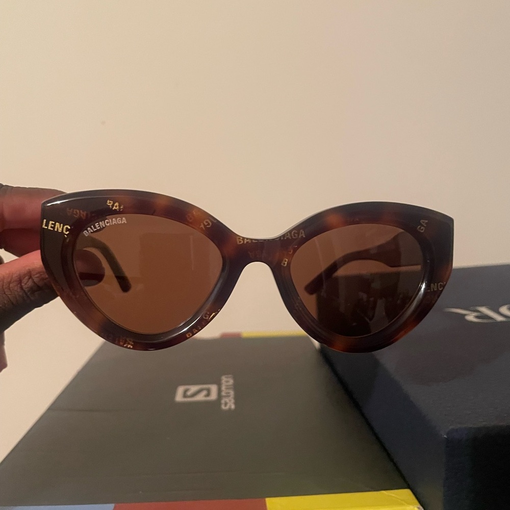 Balenciaga sunglasses brand new never worn unisex